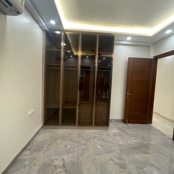 Room in 3 BHK Builder Floor at Birla Navya, Sector 63a – for Sale