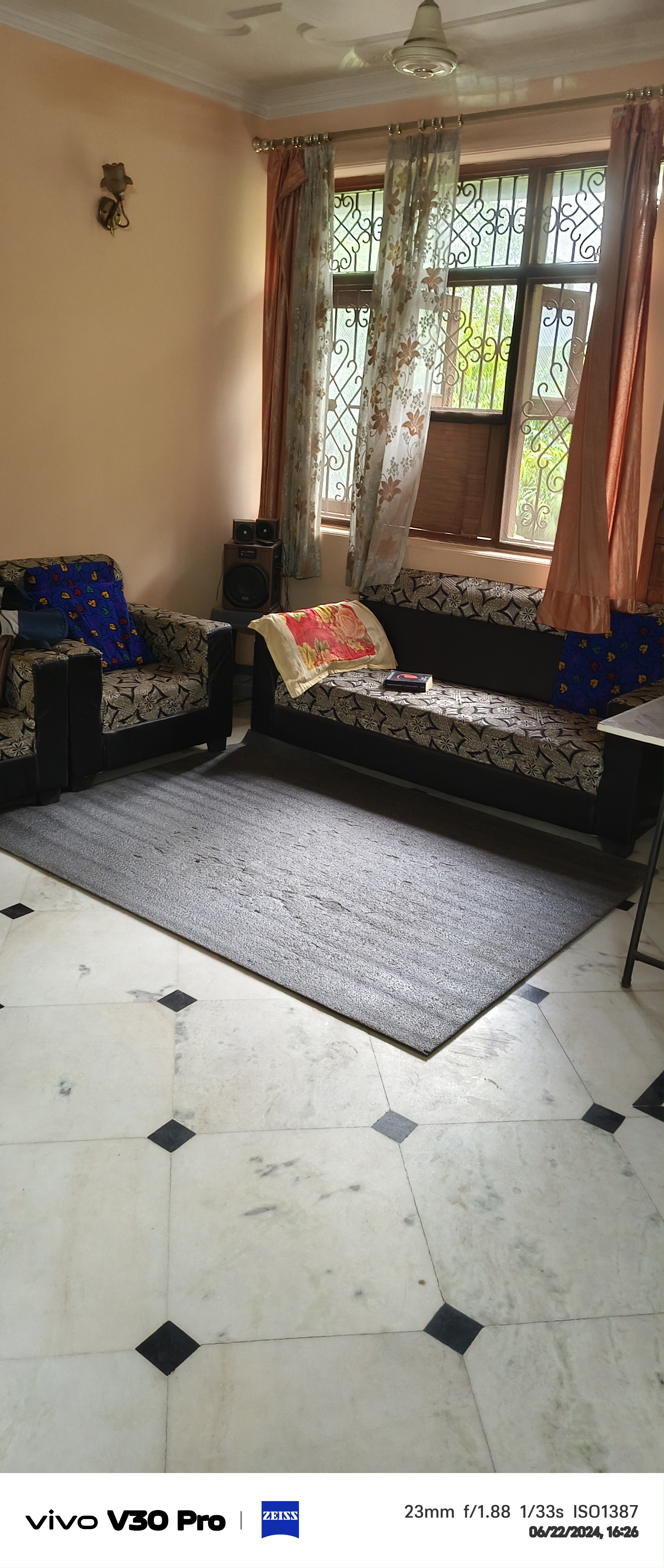 Rental 2 Bedroom 1500 Sq.Ft. Apartment in Vasundhara Enclave Delhi