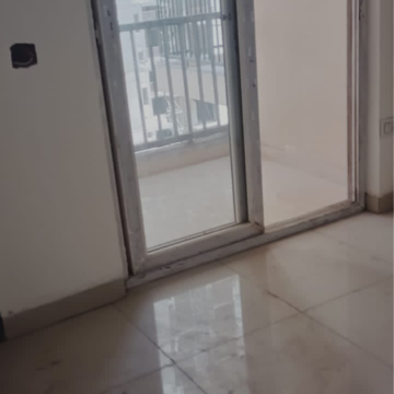 Room in 3 BHK Apartment at La Residentia, Amrapali Dream Valley – for Sale