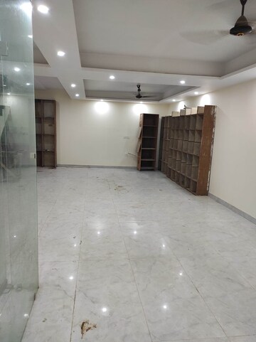 Room in 4 BHK Apartment at Sector 19b Dwarka – for Sale