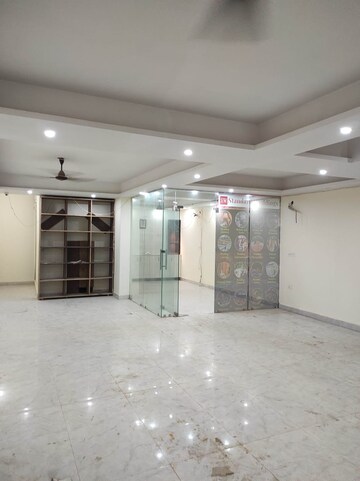 Room in 4 BHK Apartment at Sector 19b Dwarka – for Sale