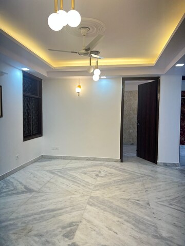 Room in 3 BHK Builder Floor at Paryavaran Complex – for Sale