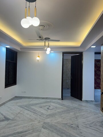 Room in 3 BHK Builder Floor at Paryavaran Complex – for Sale