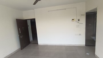Room in 1 BHK Apartment at Conwood Astoria, Goregaon East – for Sale