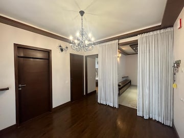 Room in 2 BHK Apartment at Chitrakut Shelter, Hebbal – for Sale