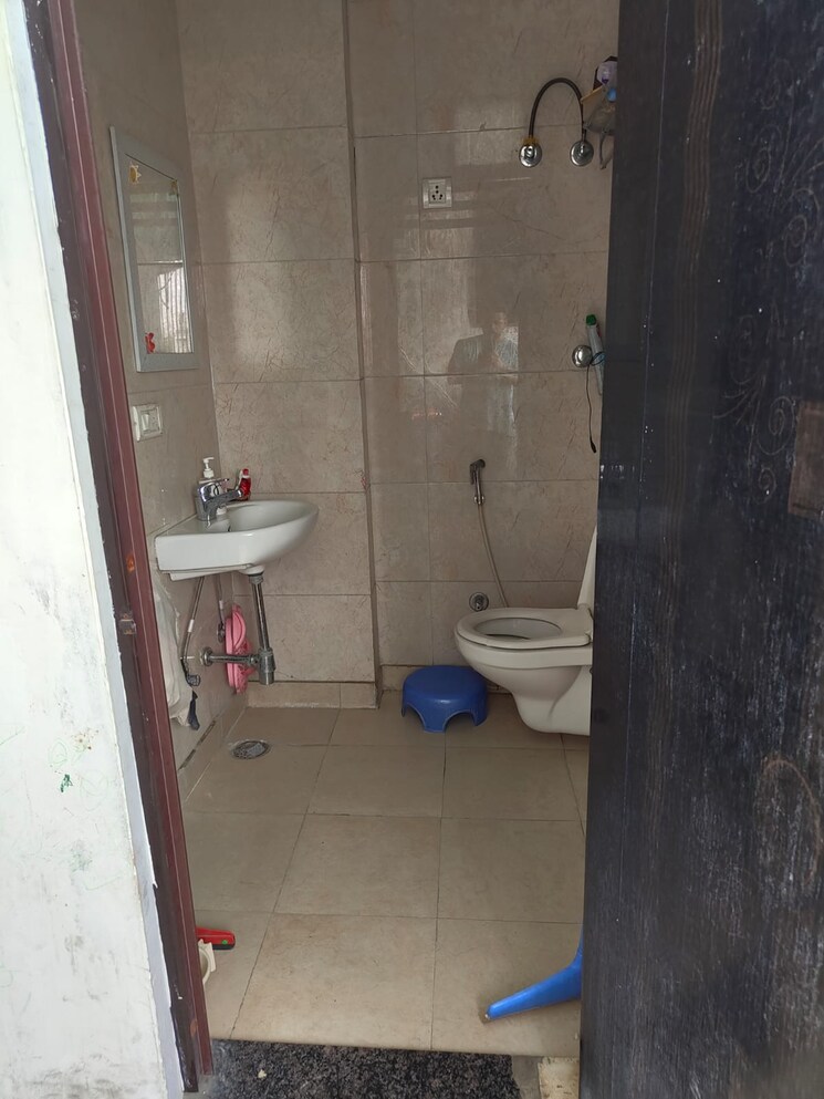 Bathroom, sector 7 3 Bedroom 1055 Sq.Ft. Builder Floor In Sector 7 Gurgaon 7422364