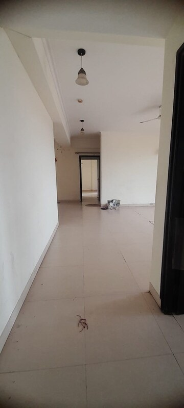 Room in 4 BHK Apartment at Ireo Skyon, Sector 60 – for Sale