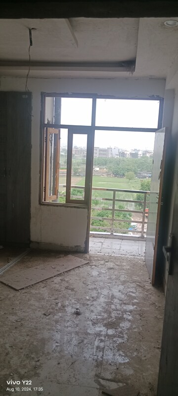 Room in 2 BHK Builder Floor at Sector 73 – for Sale