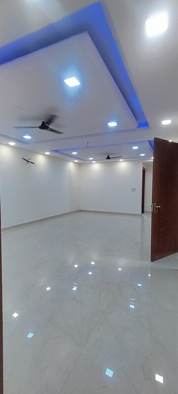 Room in 3 BHK Builder Floor at Ashoka Enclave Faridabad, Sector 34 – for Sale