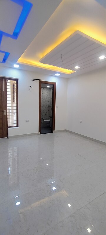 Room in 3 BHK Builder Floor at Ashoka Enclave Faridabad, Sector 34 – for Sale