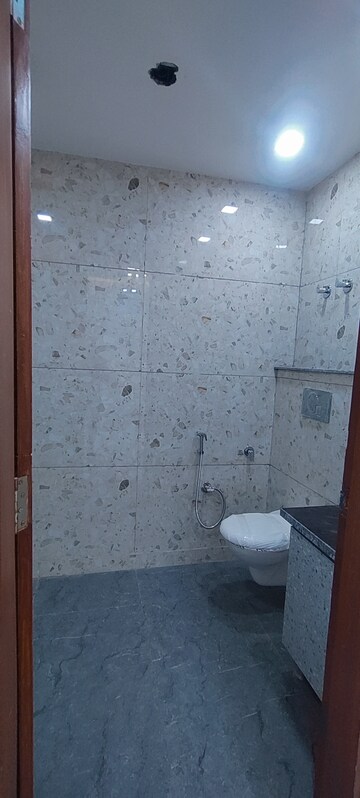 Bathroom in 3 BHK Builder Floor at Ashoka Enclave Faridabad, Sector 34 – for Sale