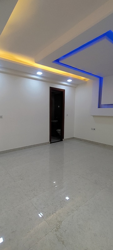 Room in 3 BHK Builder Floor at Ashoka Enclave Faridabad, Sector 34 – for Sale