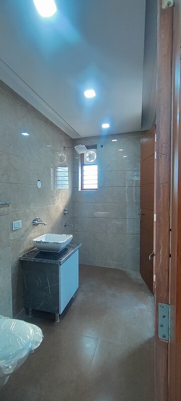 Bathroom in 3 BHK Builder Floor at Ashoka Enclave Faridabad, Sector 34 – for Sale