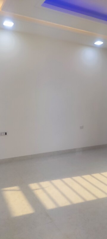 Room in 3 BHK Builder Floor at Ashoka Enclave Faridabad, Sector 34 – for Sale