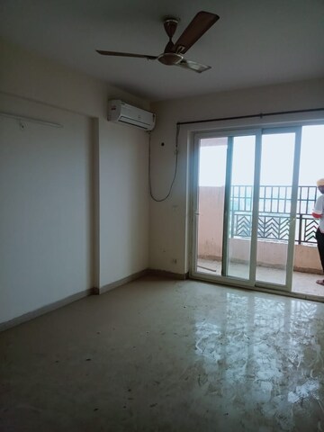 Room in 3 BHK Builder Floor at BPTP Park Towers, Sector 77 – for Sale