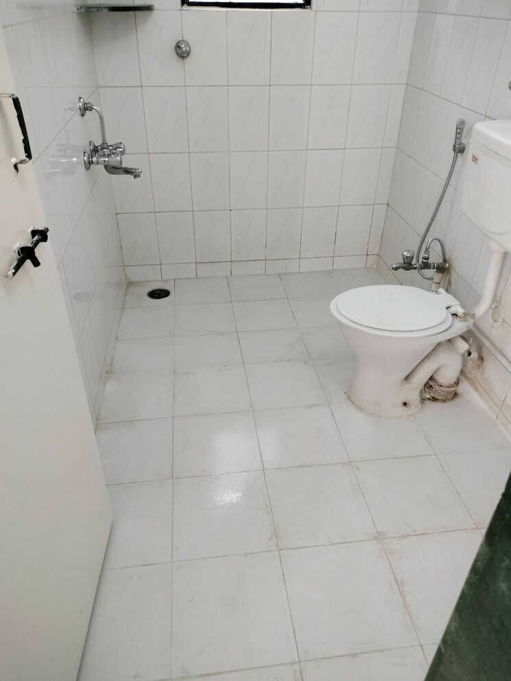 Bathroom, paya-chs-aundh 2 Bedroom 800 Sq.Ft. Apartment In Aundh Pune 7423415