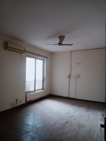 Room in 3 BHK Builder Floor at BPTP Parkland, Sector 75 – for Sale