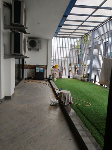 Parking in 4 BHK Builder Floor at Auram Floor, South City 2 – for Sale