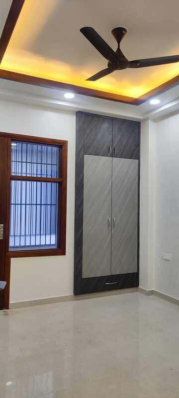 Room in 3 BHK Builder Floor at BPTP District, Sector 81 – for Sale