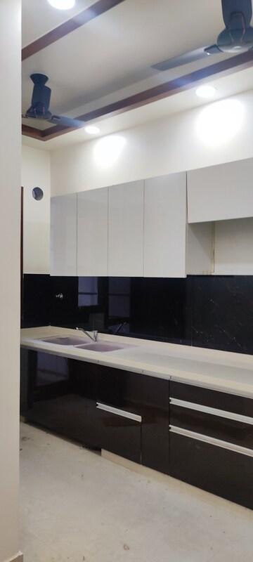 Kitchen in 3 BHK Builder Floor at BPTP District, Sector 81 – for Sale