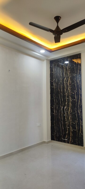 Building Lobby in 3 BHK Builder Floor at BPTP District, Sector 81 – for Sale