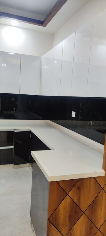 Kitchen in 3 BHK Builder Floor at BPTP District, Sector 81 – for Sale
