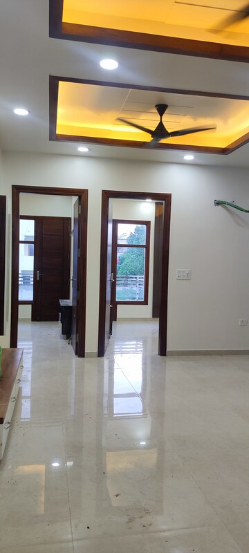 Room in 3 BHK Builder Floor at BPTP District, Sector 81 – for Sale
