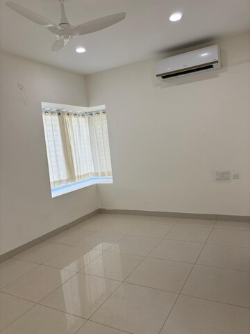 Room in 5 BHK Villa at Radhey Sancia, Tellapur – for Rent