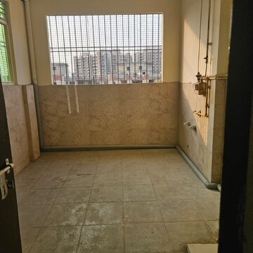 Room in 5 BHK Penthouse at Amrapali Zodiac, Sector 120 – for Sale