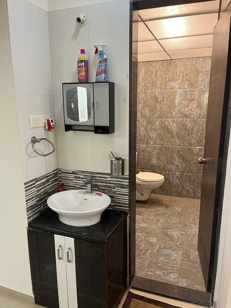 Bathroom, tirupati-vasantam 2 Bedroom 890 Sq.Ft. Apartment In Dhanori Pune 7425555