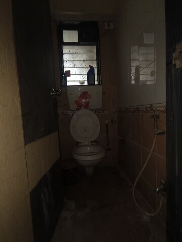 Bathroom in 1.5 BHK Apartment at Mantri Park, Goregaon East – for Sale