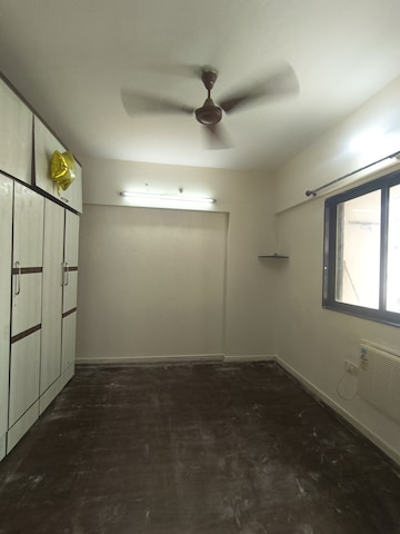 Room in 1.5 BHK Apartment at Mantri Park, Goregaon East – for Sale