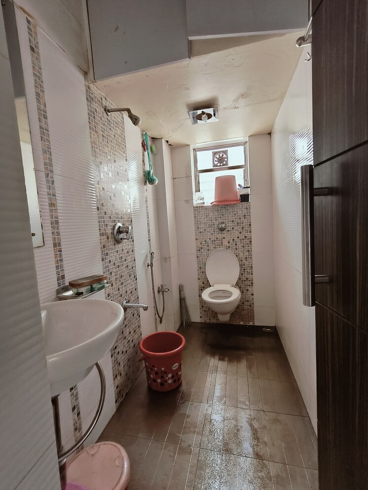 Bathroom, bhairav-darshan 1 Bedroom 500 Sq.Ft. Apartment In Parel Mumbai 7426081
