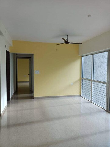 Room in 2.5 BHK Apartment at Amanora Aspire Towerss, Hadapsar – for Sale