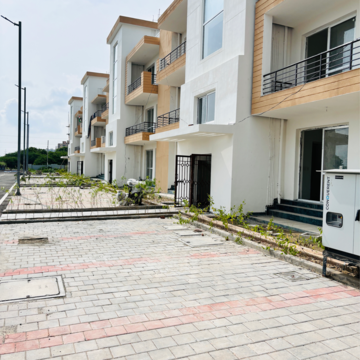 3 BHK Builder Floor – Exterior View View at BPTP Parklands, Sector 76 - for Sale