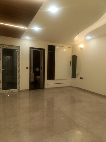 Room in 6+ BHK Independent House at Sector 40 – for Sale