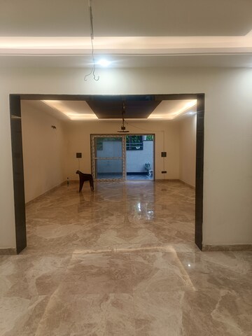 Room in 6+ BHK Independent House at Sector 40 – for Sale