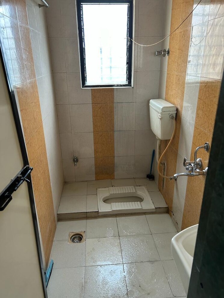 Bathroom, shri-sai-classic-rahatani 2 Bedroom 1000 Sq.Ft. Apartment In Rahatani Pune 7427450
