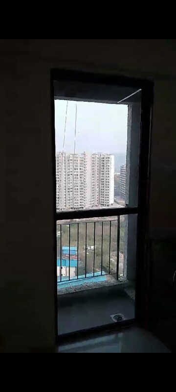 Room in 1.5 BHK Apartment at Man Opus, Mira Road – for Sale