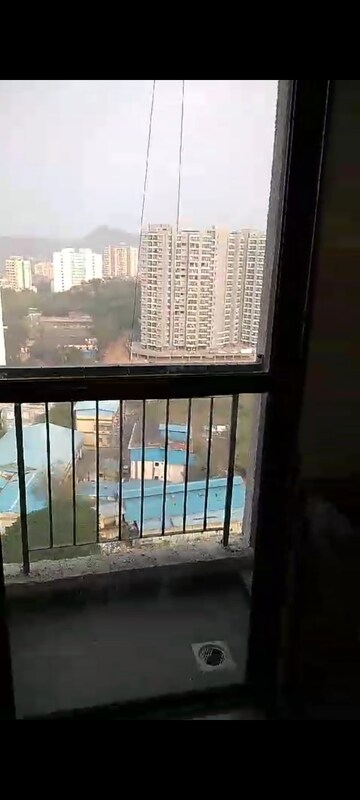 Room in 1.5 BHK Apartment at Man Opus, Mira Road – for Sale