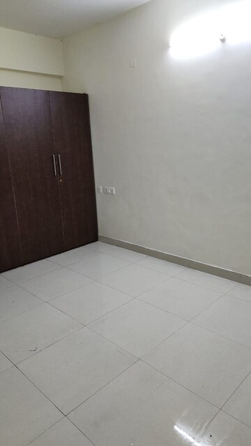 Room in 3 BHK Apartment at Gauthami Green Blossoms, Kokapet – for Rent