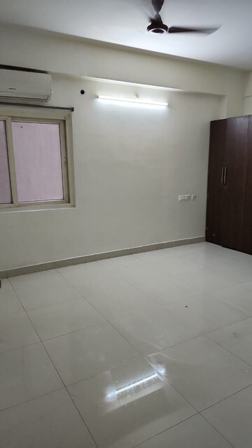 Room in 3 BHK Apartment at Gauthami Green Blossoms, Kokapet – for Rent