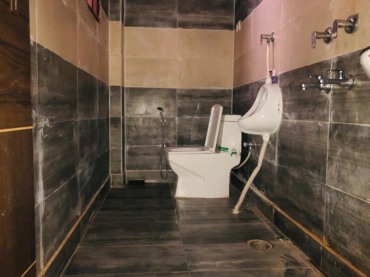 Bathroom, chattarpur 1 Bedroom 900 Sq.Ft. Builder Floor In Chattarpur Delhi 7428228