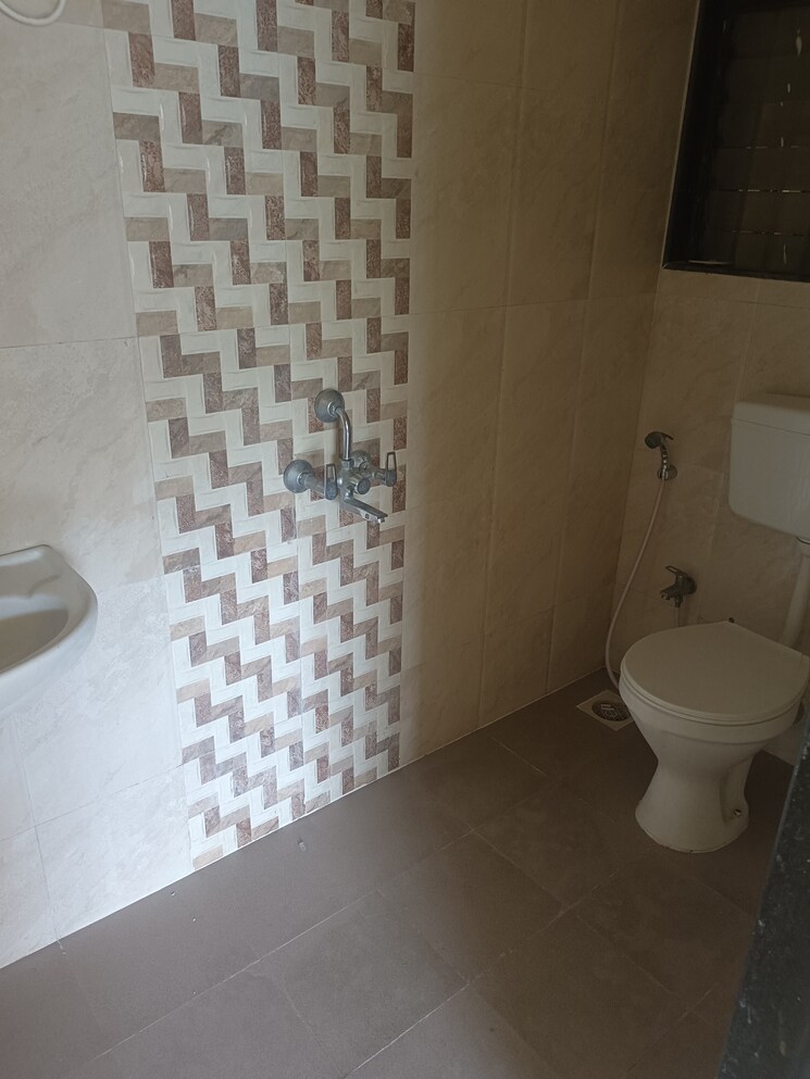 Bathroom, hubtown-greenwoods 3 Bedroom 752 Sq.Ft. Apartment In Vartak Nagar Thane 7428276