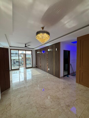 Room in 4 BHK Apartment at Suncity Platinum Towers, Sector 28 – for Sale