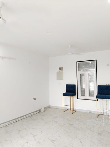 Room in 2 BHK Builder Floor at Sector 21 – for Rent