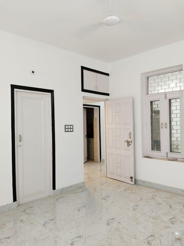 Room in 2 BHK Builder Floor at Sector 21 – for Rent