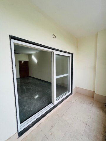 Room in 3 BHK Apartment at Labhandi – for Sale