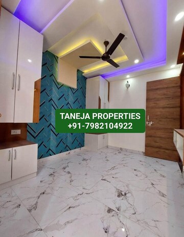 Bedroom in 2.5 BHK Builder Floor at Shastri Nagar – for Rent