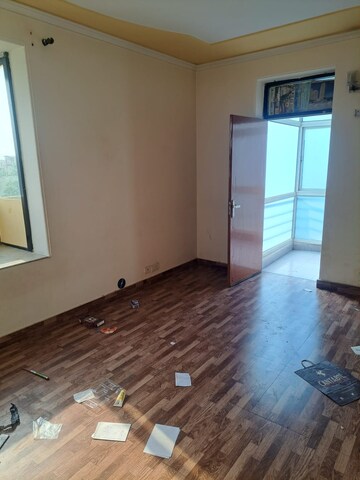 Room in 4 BHK Apartment at Pioneer Park Phase 1, Sector 61 – for Sale